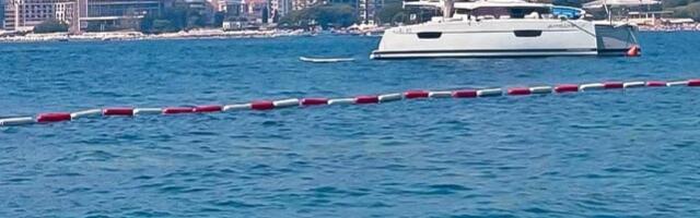 GOGA SEKULIĆ SA SINOM NA MORU: Pevačica podelila zajedničku fotografiju - Sin sa gumom za plivanje, ona ga grli i ljubi