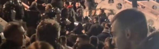 A GDE STE PROTIV ČUKE?! Vođa DELIJA hitno morao da reaguje  - izašao ispred Arene, pa navijačima očitao bukvicu! (VIDEO)