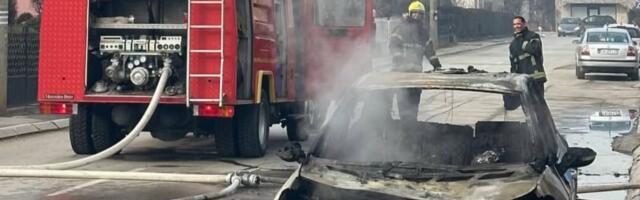 Izgoreo automobil u Omladinskoj ulici