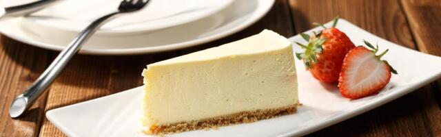 Bez jaja, ulja i pečenja: Čizkejk spreman očas posla, ovo je poslastica koju će tamaniti cela porodica