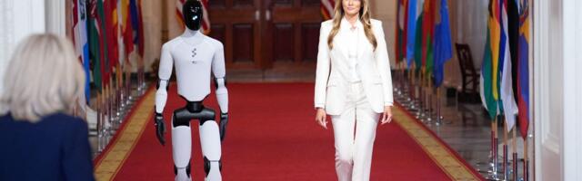 Melanija Tramp stigla na samit u Belu kuću u pratnji humanoidnog robota