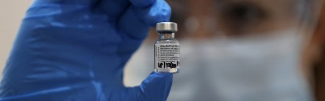 AMERIČKI ZVANIČNIK SAOPŠTIO: Fajzerove vakcine NISU ZA OSOBE sa ovim problemom!