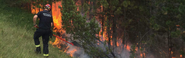 Požar u Novoj Varoši pod kontrolom, nema otvorenog plamena (Video)