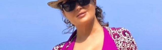 Rođendanski bikini Selme Hajek: Grudi na izvol'te (FOTO)