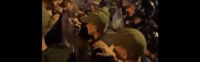 Guranje građana i policije u Kosjeriću (VIDEO)