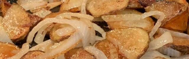 Nekad je jednostavno i najbolje: Krompir pečen sa orasima i lukom