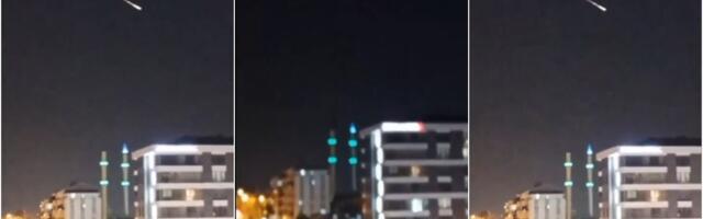 (VIDEO) Panika u Turskoj! Šta je ovo primećeno na nebu? Raketa, NLO ili nešto treće - svi strahuju od najgoreg...
