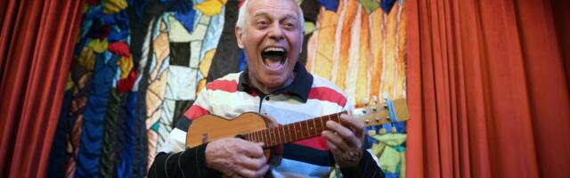 Branko Kockica s decom na sceni Pozorištanca "Puž" proslavio 80. rođendan: Evo šta je poručo glumac i od koga mu je stigla čestitka