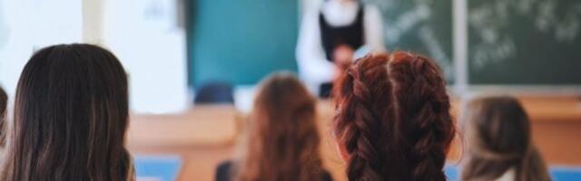 KRVAVA DRAMA U OSNOVNOJ ŠKOLI: Devojčica (12) namamila drugaricu u toalet pa je MAKAZAMA UBOLA U VRAT!