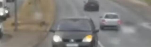 VOZAČ DAO MIGAVAC, ALI U SUPROTNOM SMERU! Novi bahati potez na Pupinovom mostu, nacija na nogama (VIDEO)