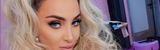 LICE MAJE BEROVIĆ NE MOŽE BITI STRAŠNIJE? Pojavila se pevačicina fotka pre FOTOŠOPA!