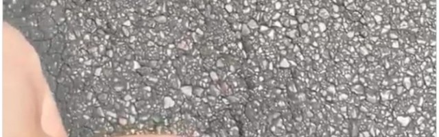 PAKAO NA ZELENOM VENCU: Toliko je vruće da se čak i ASFALT TOPI! (VIDEO)