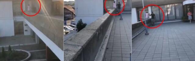 JEZIVO! Doveo dete u Dom Zdravlja, pa ga šetao po zidiću visokom četiri metra