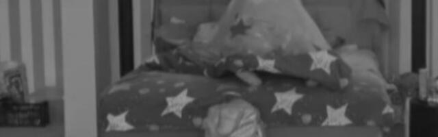 USPORI, ČOVEČE! Brutalno akcijanje na Pinku! Ona vrištala iz petnih žila, poze išle jedna za drugom