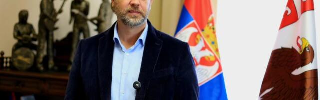 Gradonačelnik Dašić osudio demoliranje automobila i pozvao nadležne da urade svoj posao