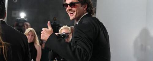 "Sad ga još više volim" Najpoželjniji neženja poveo mamu na dodelu Oskara i sve oduševio: "Morao sam. Obećao sam" (VIDEO)