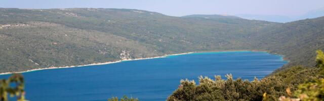 Ovom jadranskom ostrvu je prilaz strogo zabranjen: Čuvaju ga kao da je od zlata, a prava priča odvija se ispod površine