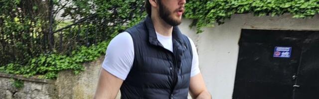 Ovaj važan detalj o Kanu Džinoviću niko ne zna: MELININOG I HARISOVOG SINA JE DANAS ZAPAZIO NAŠ PAPARACO!