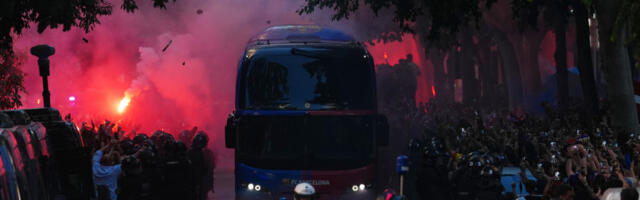 Paklena uvertira za "El Klasiko": Navijači Barselone greškom kamenovali svoj autobus