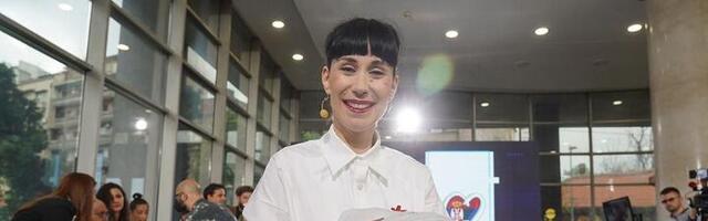 "Pozdrav za sve medicinske sestre, ljubi vas brat"