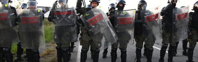 Žandarmerija u Bačkom Petrovcu pred protest (VIDEO)