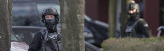 NAPAD U HAGU! Rano jutros pucano na ambasadu, rupe od metaka i čaure na sve strane! (FOTO)