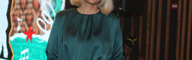 LENA KOVAČEVIĆ očarala modnim izdanjem: Dubok šlic otkrio savršene noge, a haljina je čista magija! (FOTO)