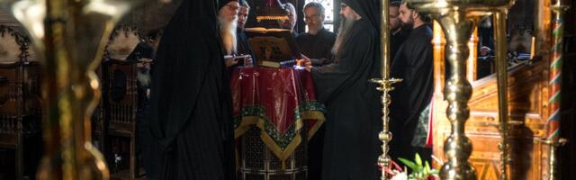 Božić na Svetoj Gori se proslavlja drugačije nego u Srbiji: U Hilandaru nema lampica, ni poklona, sve je posvećeno Hristu