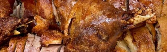 Ako ovako podgrejete meso od Božića biće još sočnije nego prvog dana - trik za 15 minuta