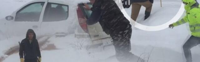 MEŠTANI SJENICE ODSEČENI OD SVETA! Zavejani i neprohodni putevi, uvedena vanredna situacija! (FOTO)