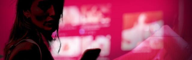 VRELI SNIMCI U TELEFONU NAŠE POZNATE PEVAČICE - EVO KO JE SVE DEO NJENE KOLEKCIJE: Procurili šok-detalji!