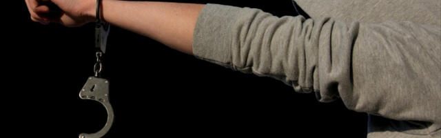 Младићу оптуженом за убиство мајке одређена мера лечења