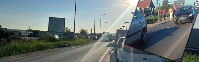 Haos na ulasku u Obrenovac: Sudar blokirao saobraćaj, stvorile se kilometarske kolone (FOTO)