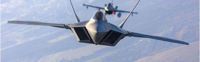 AMERIKA POVUKLA AVIONE IZ IZRAELA: Stelt lovci F-22 na putu ka SAD  (VIDEO)