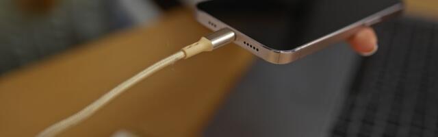 Da li je bezbedno puniti telefon preko laptopa? Odgovor je da, ali postoji jedna velika caka