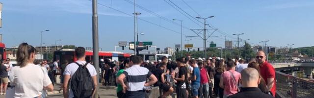Autokomanda blokirana: Niko ne može da prođe (FOTO)