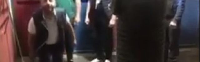 Ovi momci su hit, zaigrali se sa fudbalskom loptom, pa poslednji dobio po "tintari" voćnim delikatesom! (VIDEO)