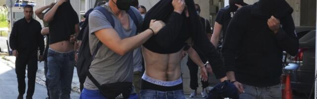 Isplivale fotografije! Hrvatski huligan pokazao srednji prst, a krije lice (FOTO)