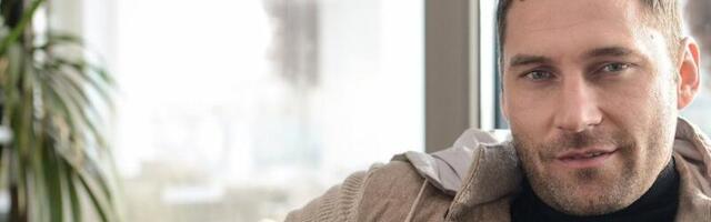 Duško Tošić otišao na meč Srbija - Engleska, društvo mu pravi ona! Fudbaler se oglasio fotkom, komentari pljušte kao kiša (FOTO)