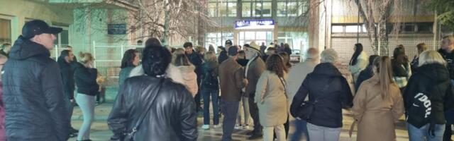Leskovčani ponovo protestovali zbog smrti dečaka, rođaci ogorčeni na lekare i lažne vesti