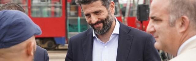 Šapić predstavio "nemanjićki plave" tramvaje i napravio novi lapsus: Baljega i baljezgarenje (VIDEO)