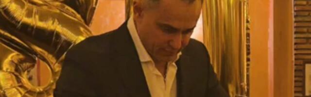Dragan Stanković MAJCI PRIREDIO NOĆ ZA PAMĆENJE! Svi se oduševili kako izgleda na PRAGU DEVETE DECENIJE, a damski stav je zaista deo nje: "Ponosan sam, hvala za sve!"  (FOTO)
