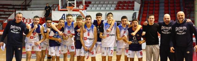 Slavlje kadeta Čačka 94 protiv Partizana nakon triler završnice