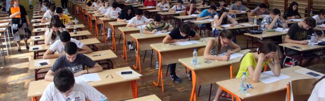 Osmaci danas polažu test iz srpskog jezika na završnom ispitu
