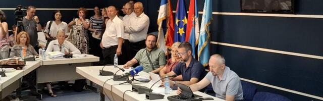 Komisija za planove odbila prigovore na izgradnju „Novog Sada na vodi“: Građani i aktivisti pravili buku pa napustili salu