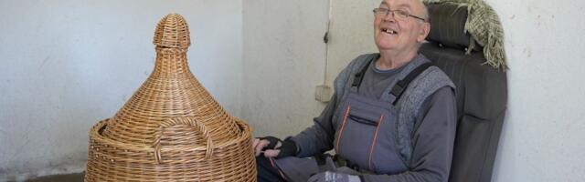 Deka Ilija (76) iz Inđije svima treba da posluži kao primer: Dok su mnogi već u penziji, on ne ostavlja zanat