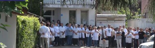 SRBI NE ODSTUPAJU: Sedmi dan protesta na KiM zbog hapšenja direktora obrazovnih i zdravstvenih institucija