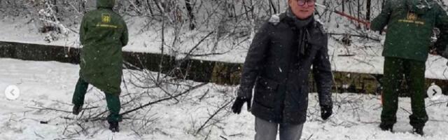 Dok se Beograd ne vidi od snega, Vesić u kampanji (VIDEO)