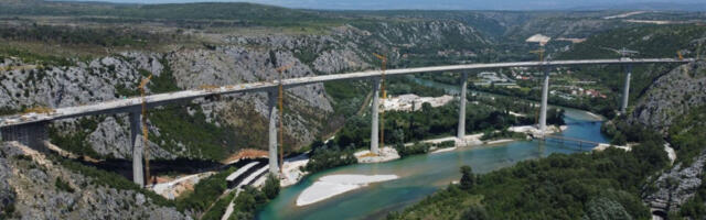 Napukao tek završen most