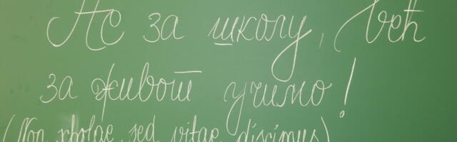 Šta se menja novim Pravilnikom o ocenjivanju: procedura u slučaju da roditelji nisu zadovoljni radom nastavnika, broj pisanih provera nedeljno, obaveze odeljenjskog starešine